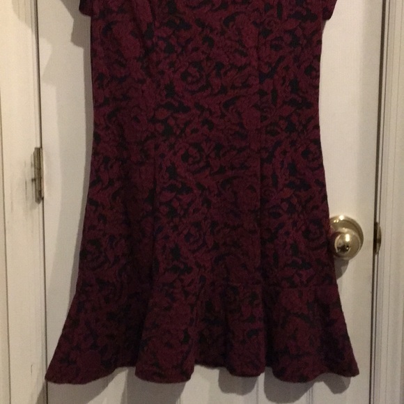 NWT Lily Rose Textured Dress Burgundy/Black Sz L - Picture 2 of 6